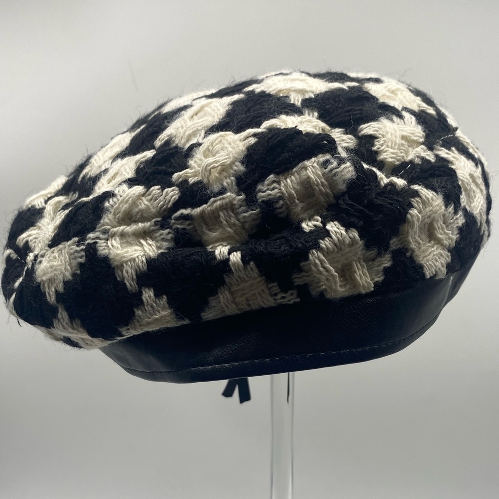 Chunky Knit Houndstooth Beret Hat - Black & Cream